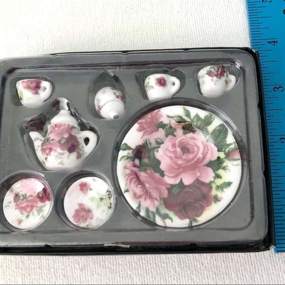 MINIATURE PORCELAIN TEA SET - Picture 4 of 5